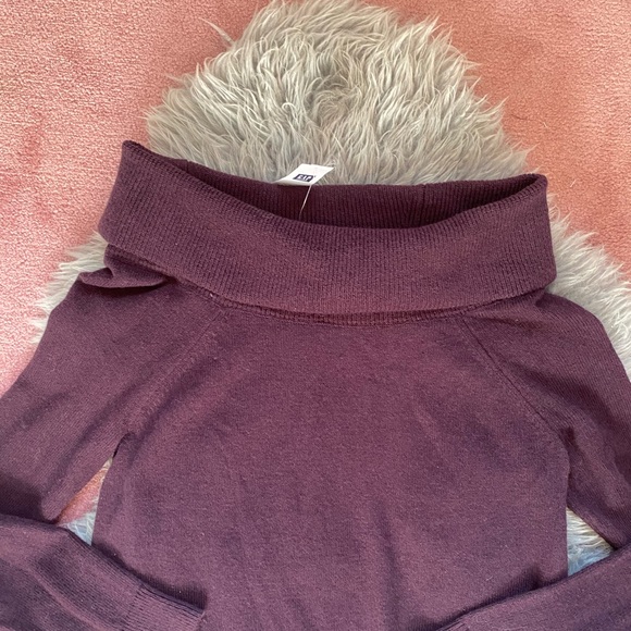 GAP Factory burgundy sweater - Picture 3 of 9